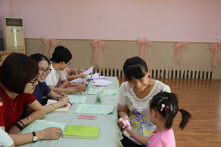 党员教师先锋行，早教咨询暖社区——湘湖幼儿园开展早期教育咨询活动